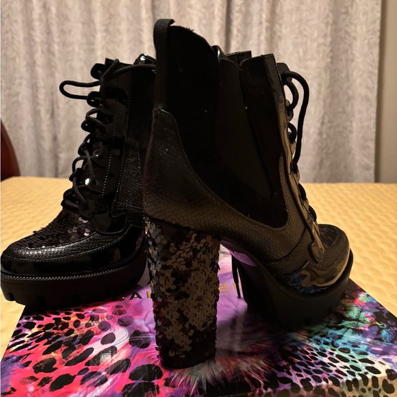 Beautiful Brand New Cape Robbin Boots! So Stylish!
Black Sequins
Smoke Free - Picture 3 of 7